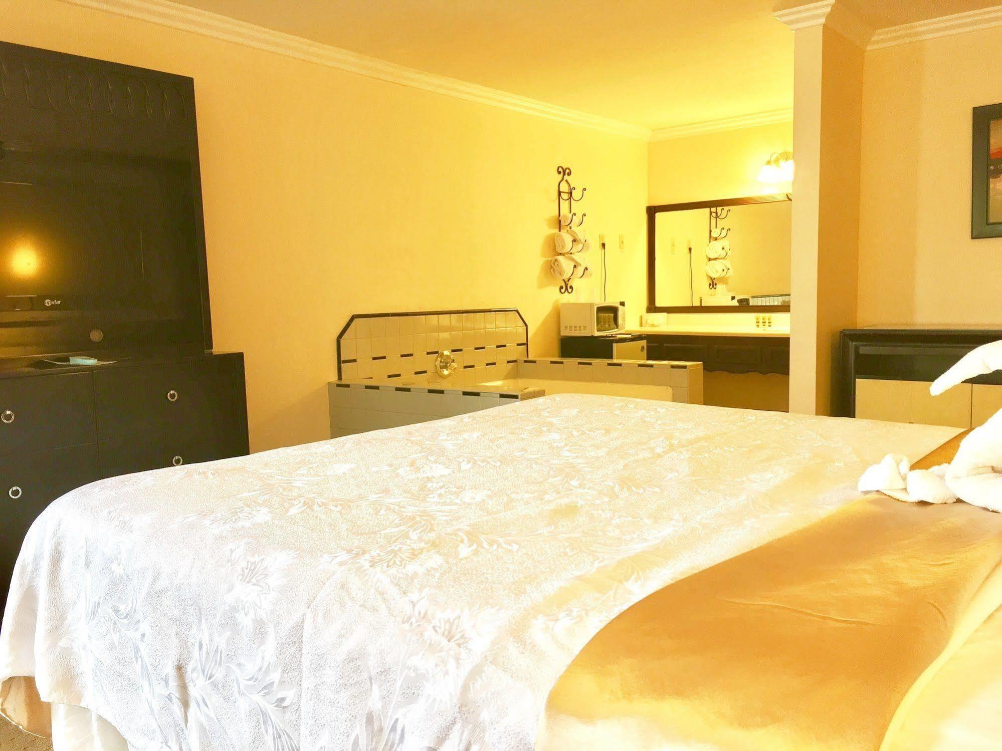 אנהיים The Lemon Tree Hotel מראה חיצוני תמונה