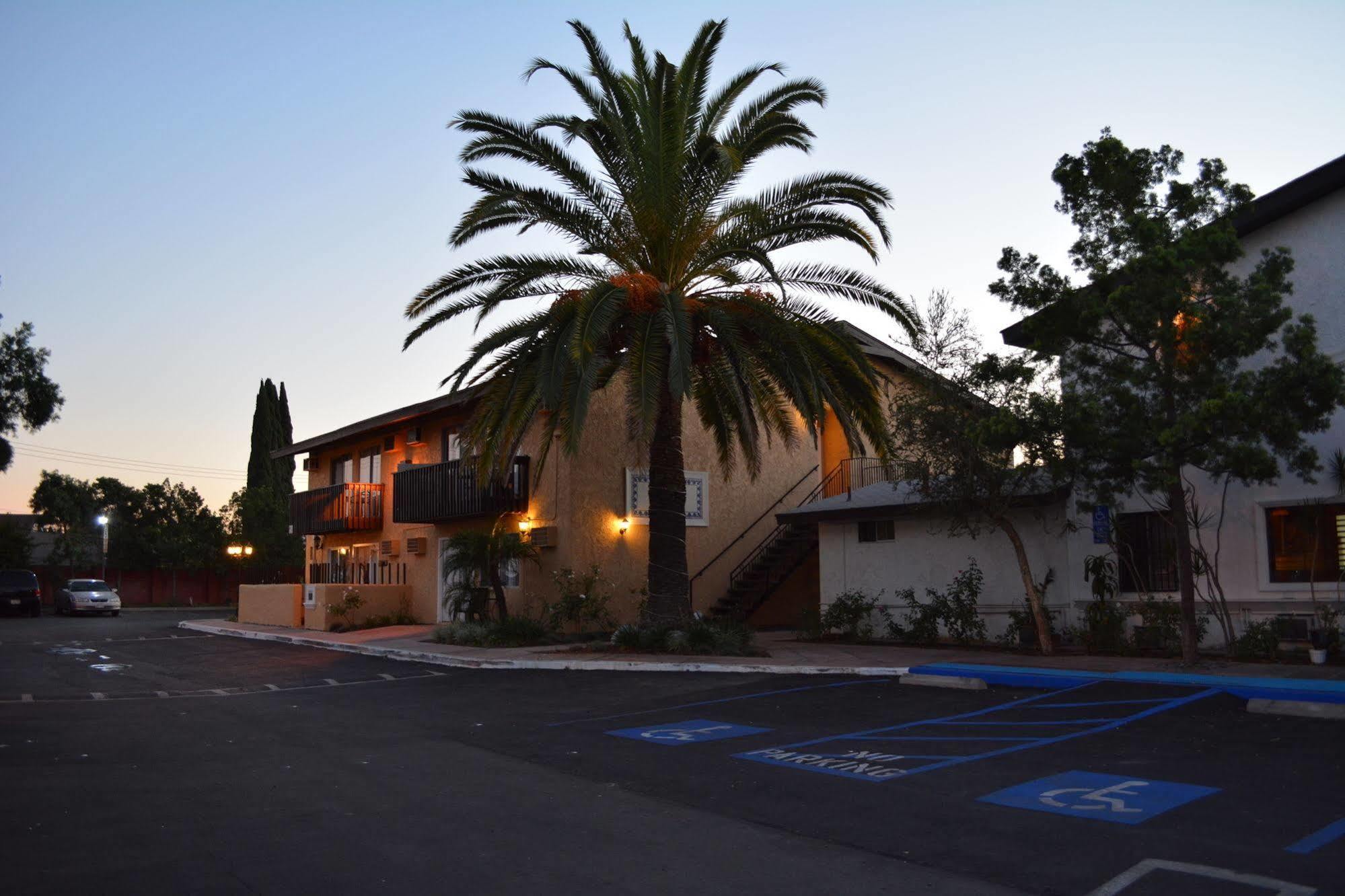 אנהיים The Lemon Tree Hotel מראה חיצוני תמונה